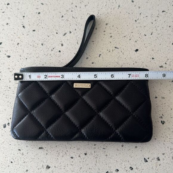 Kate Spade Black 100% Leather Quilted Wristlet zipper Closure Minimalist Chic - Picture 3 of 8